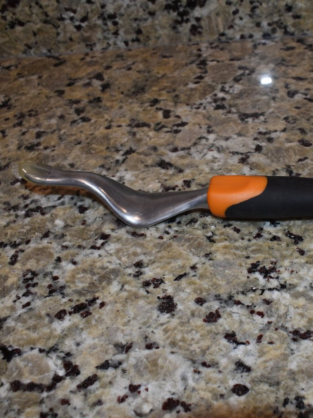 Fiskars Ergo Tool for Weeding, Heavy Duty Gardening Hand Tool Weeder Weeder